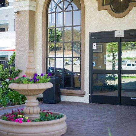 Quality Inn & Suites Camarillo-Oxnard Exterior photo