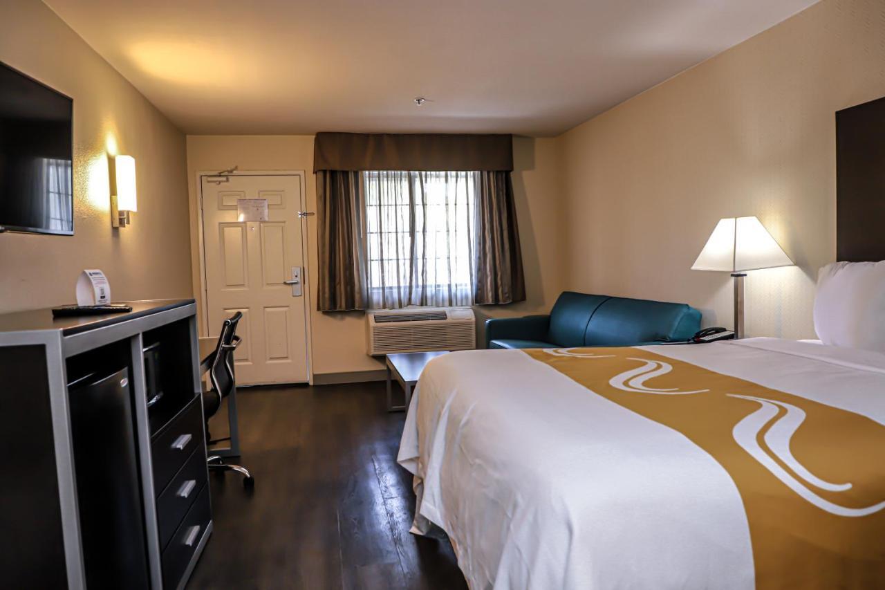 Quality Inn & Suites Camarillo-Oxnard Exterior photo