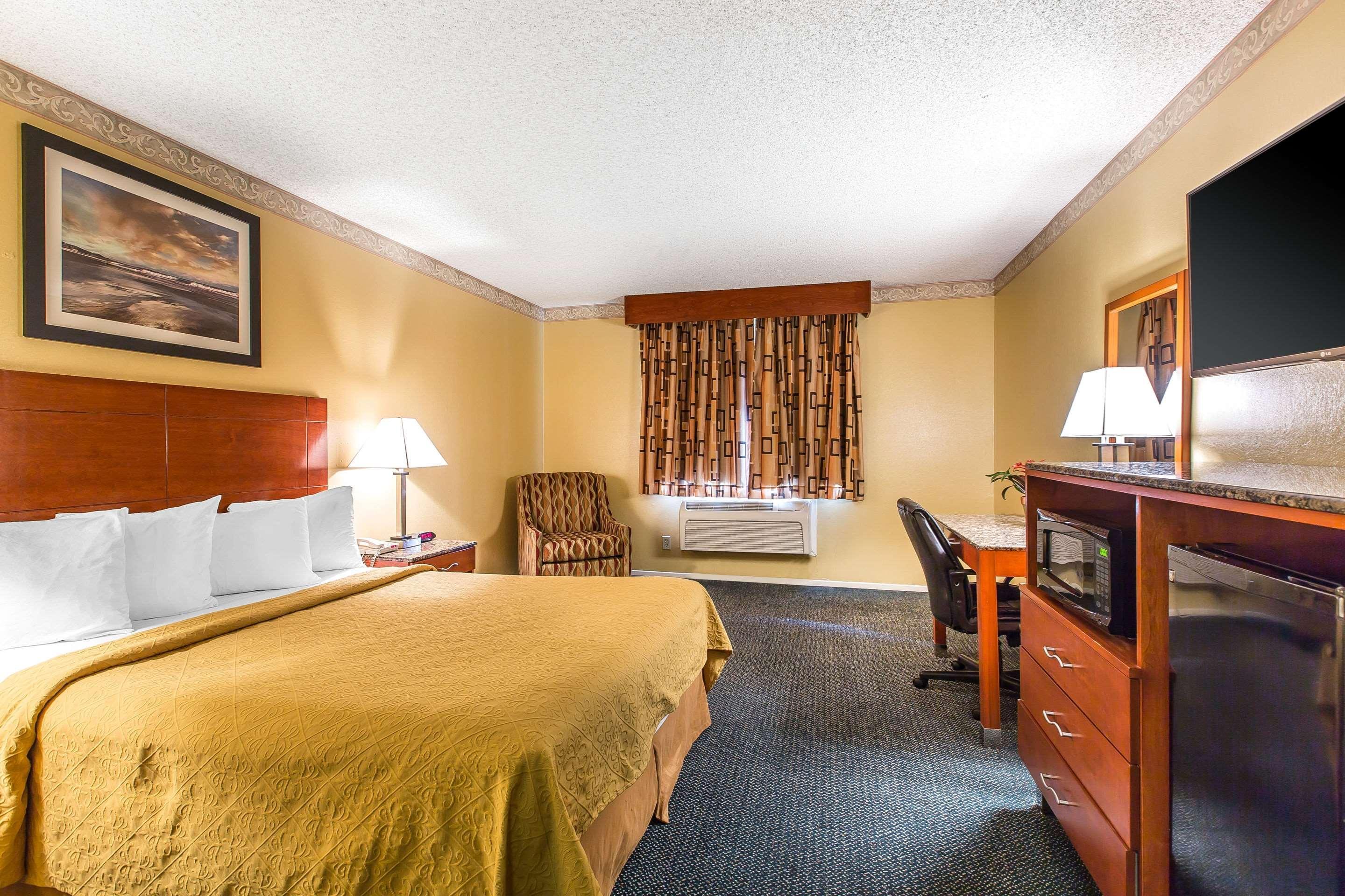 Quality Inn & Suites Camarillo-Oxnard Exterior photo