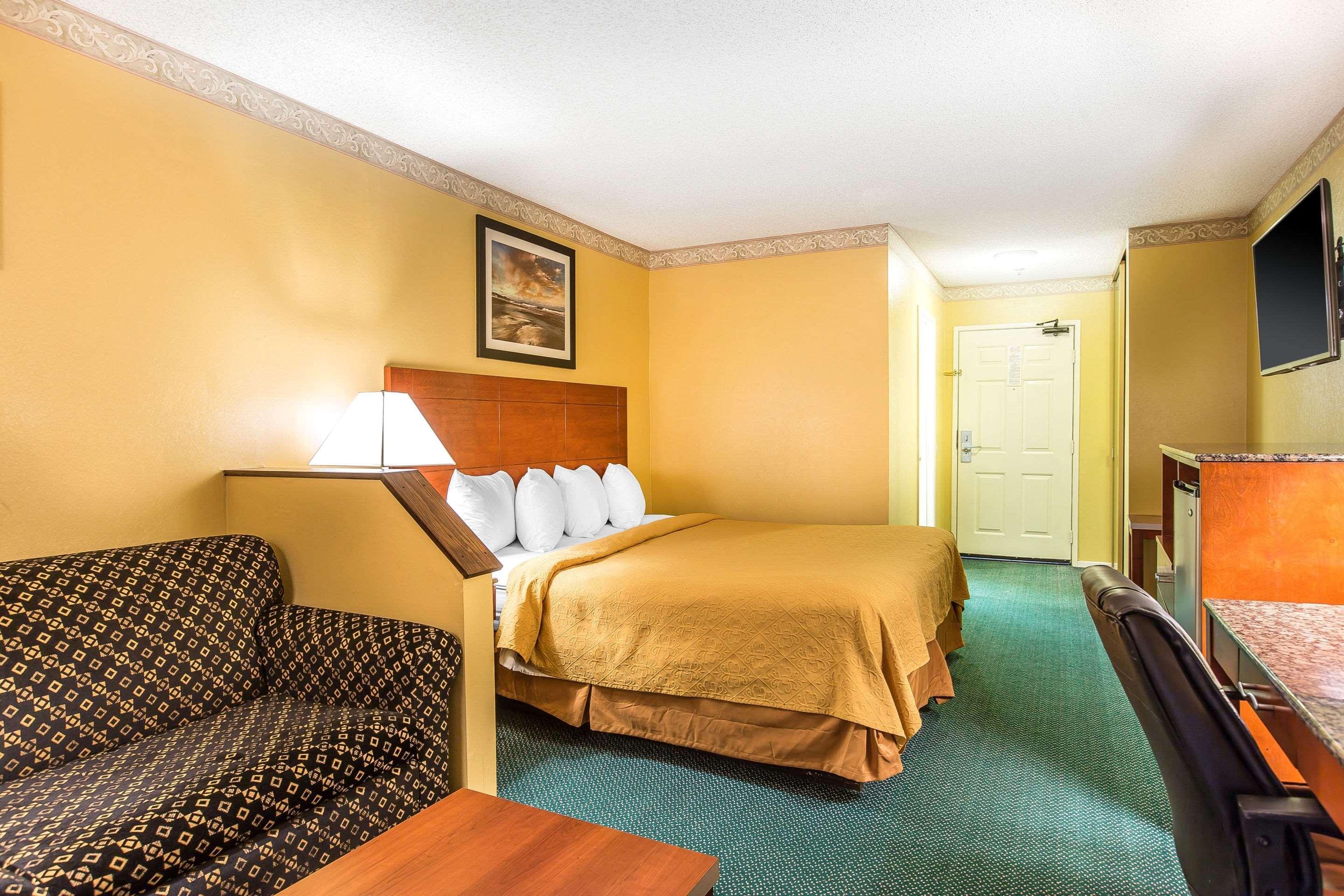 Quality Inn & Suites Camarillo-Oxnard Exterior photo