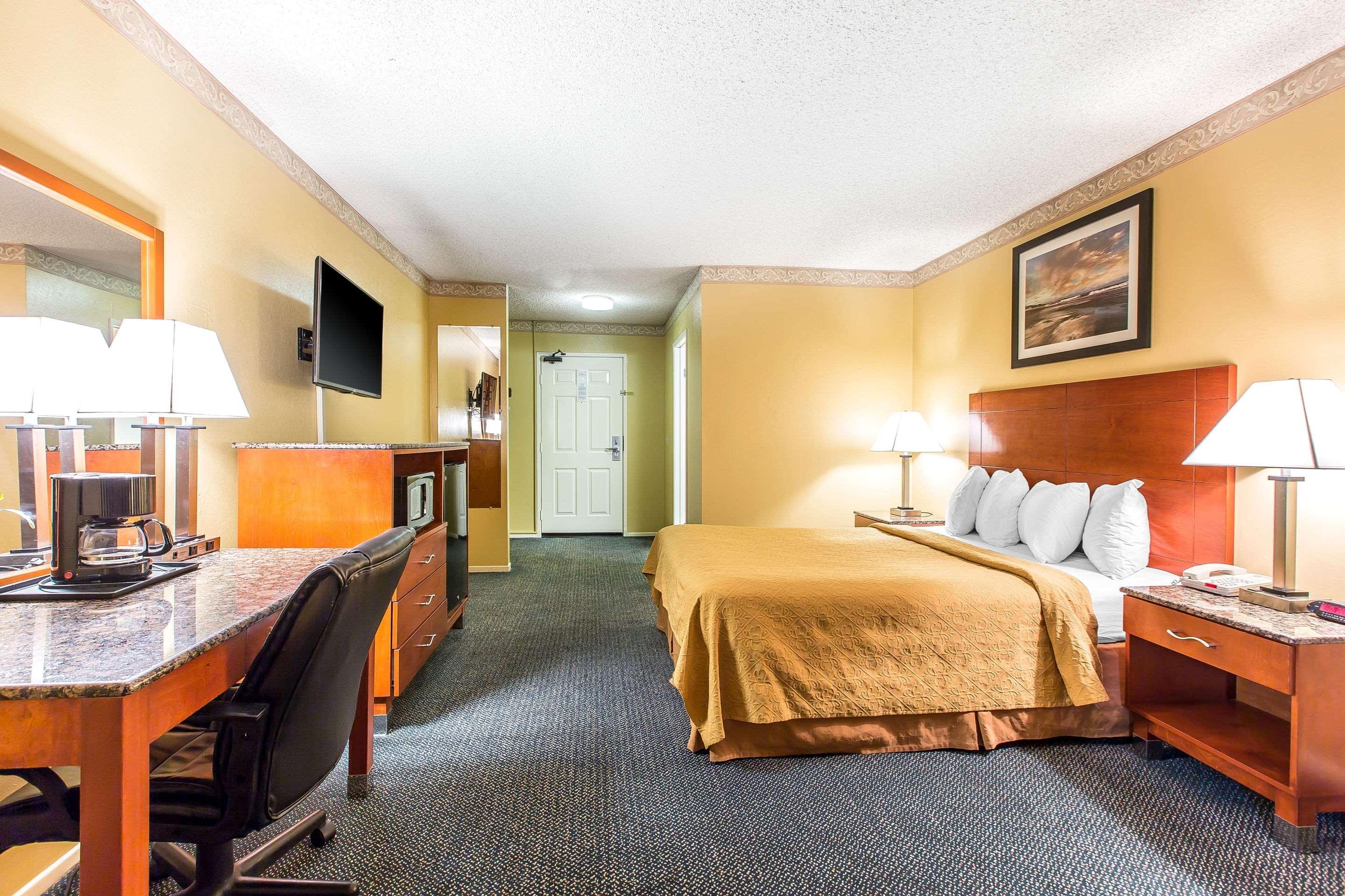 Quality Inn & Suites Camarillo-Oxnard Exterior photo