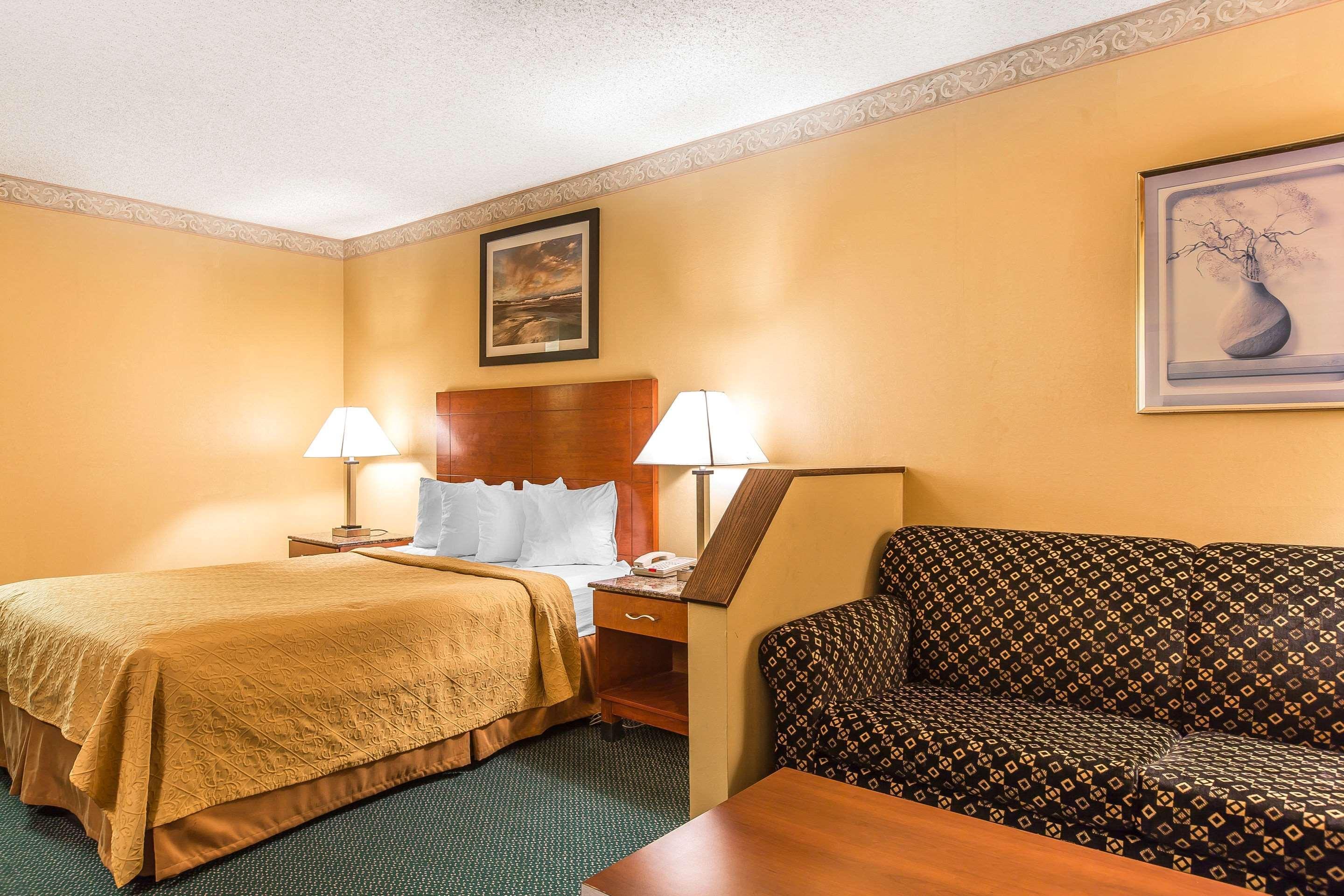 Quality Inn & Suites Camarillo-Oxnard Exterior photo