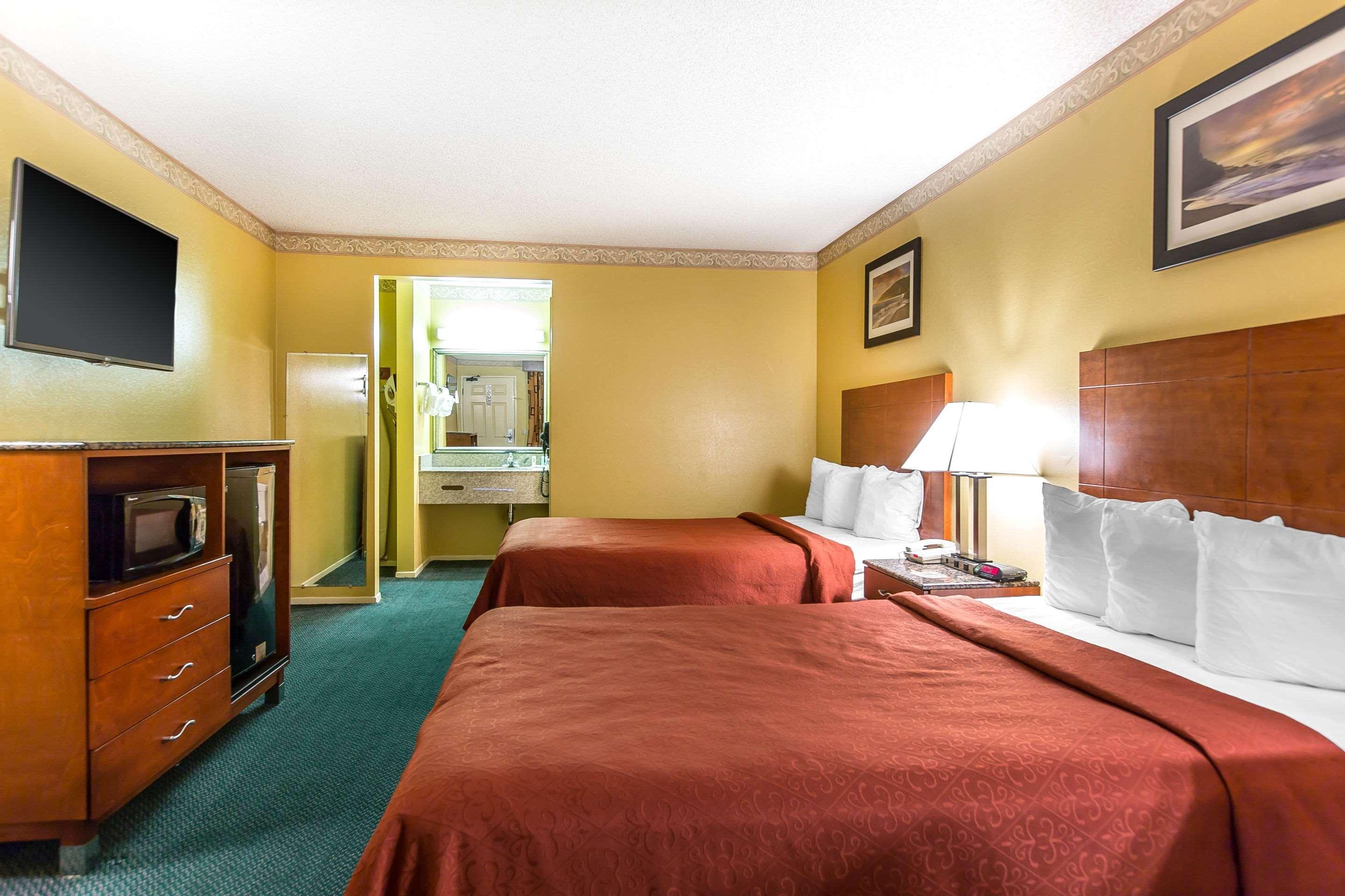 Quality Inn & Suites Camarillo-Oxnard Exterior photo