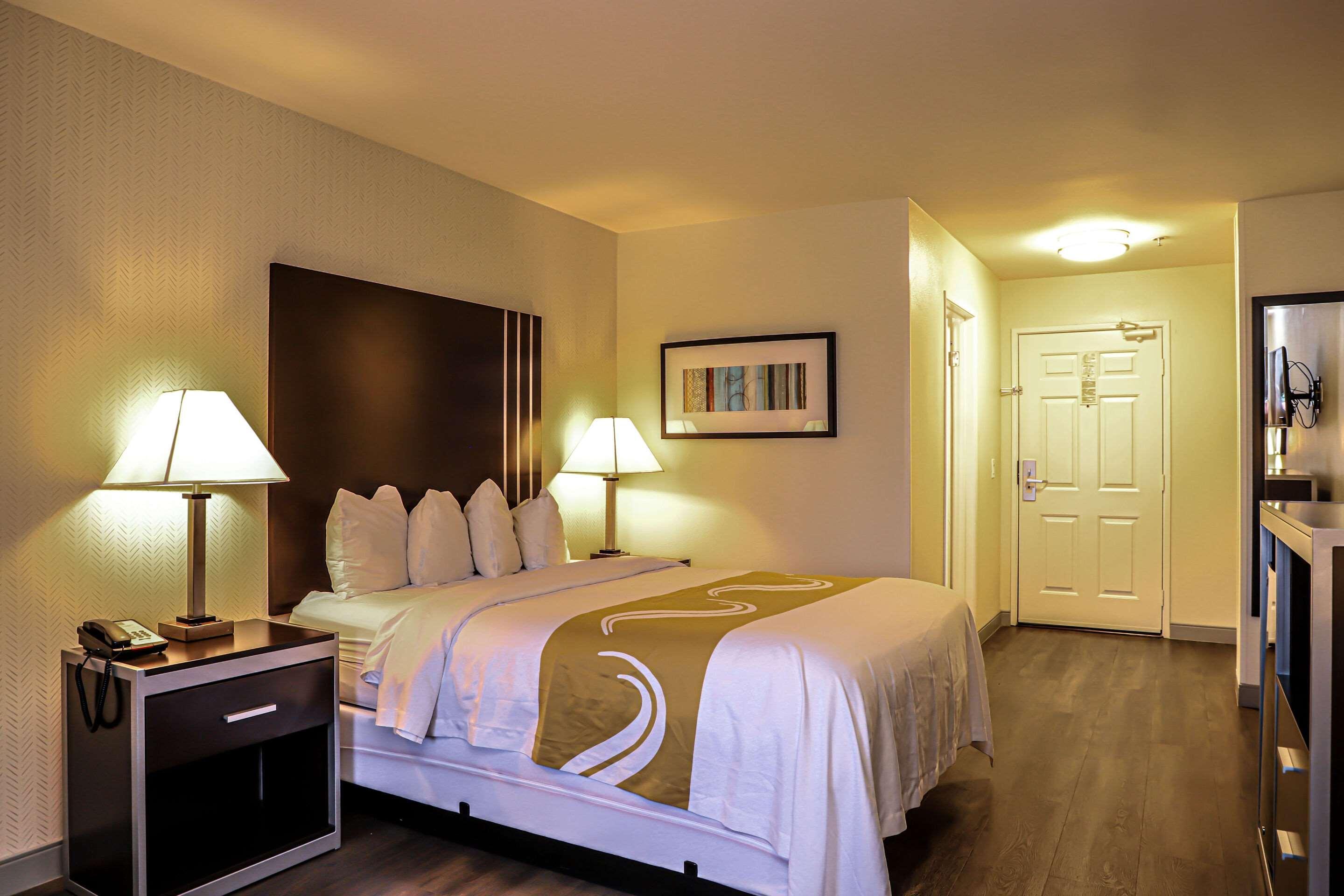 Quality Inn & Suites Camarillo-Oxnard Exterior photo
