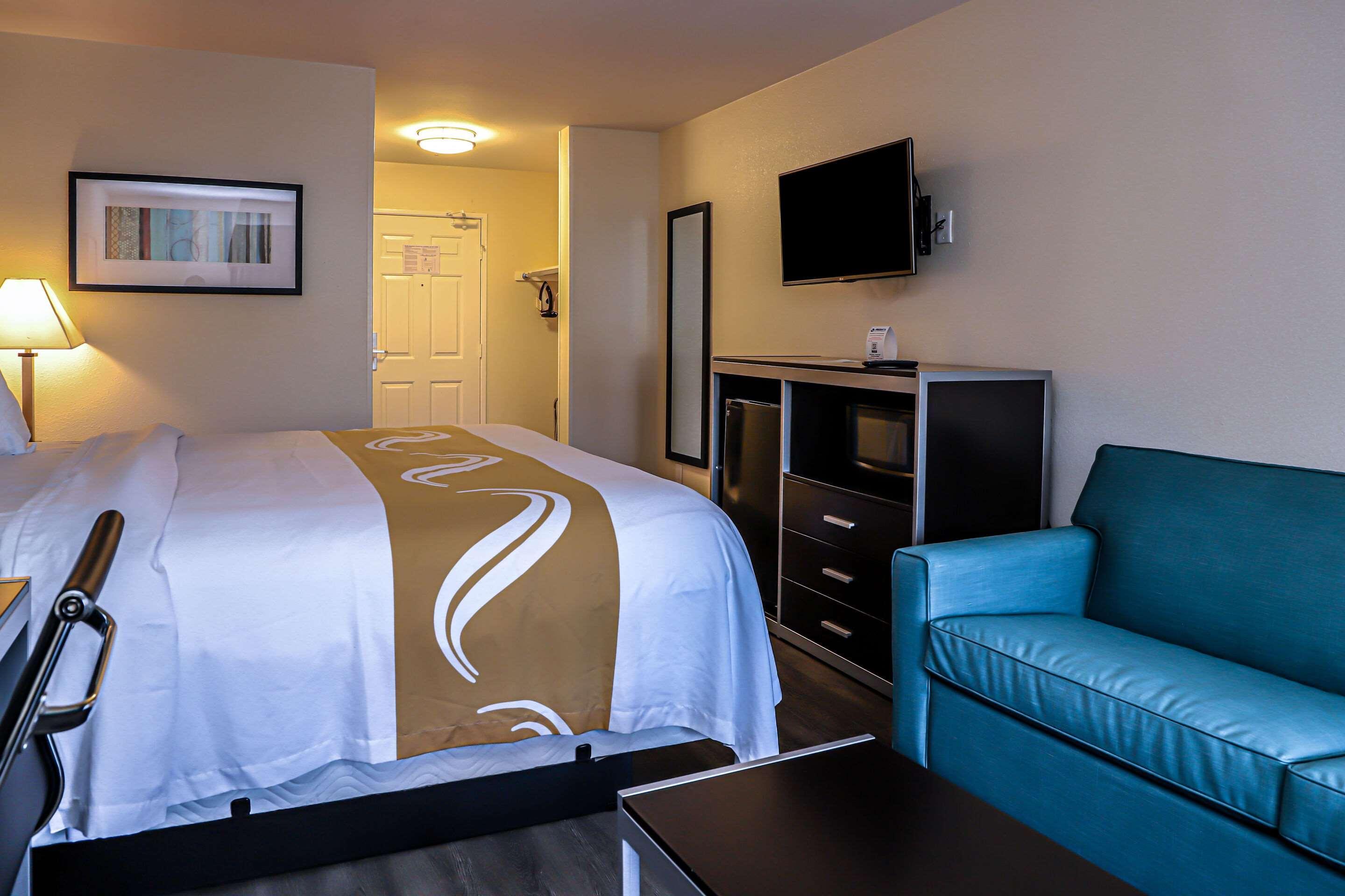Quality Inn & Suites Camarillo-Oxnard Exterior photo