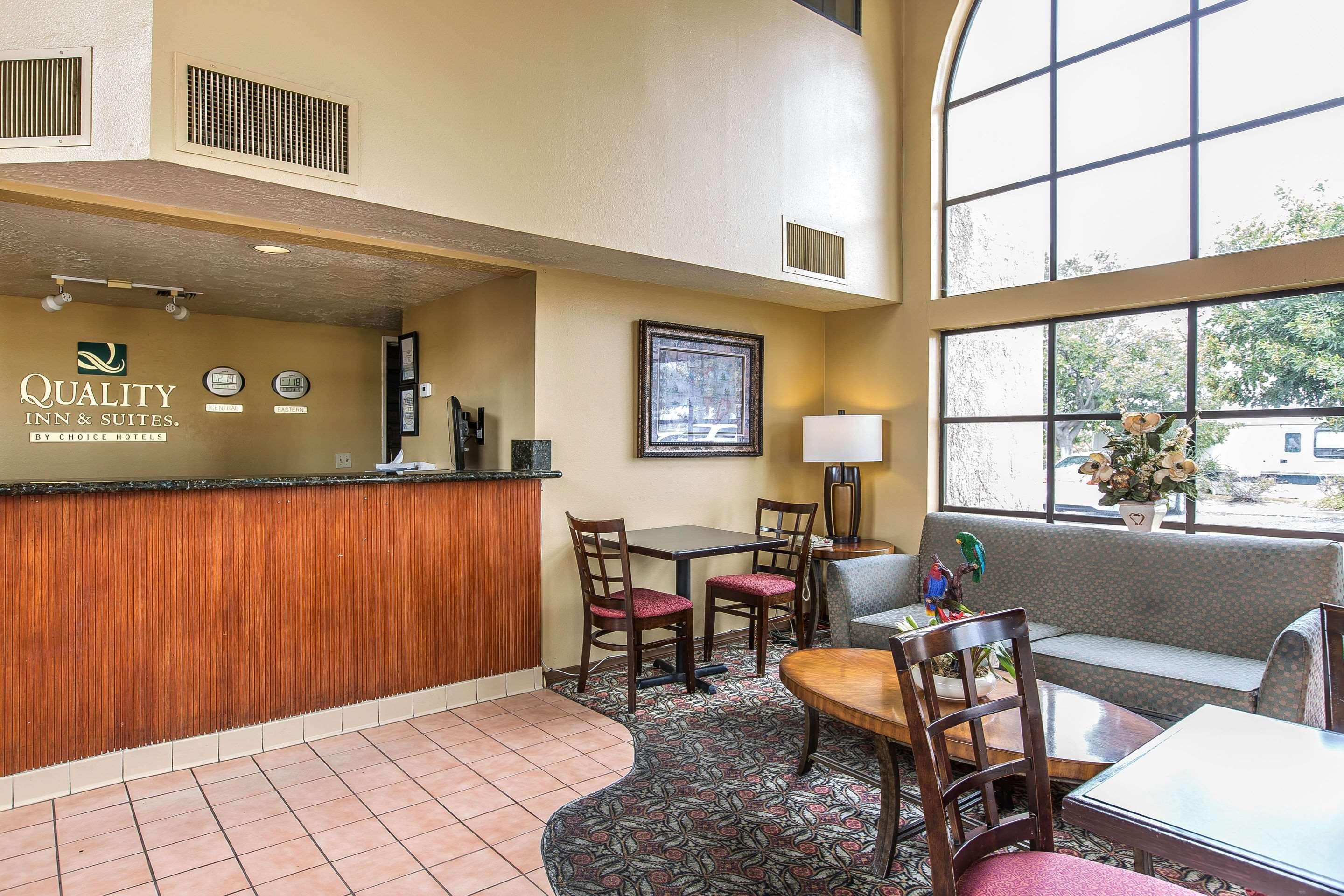 Quality Inn & Suites Camarillo-Oxnard Exterior photo