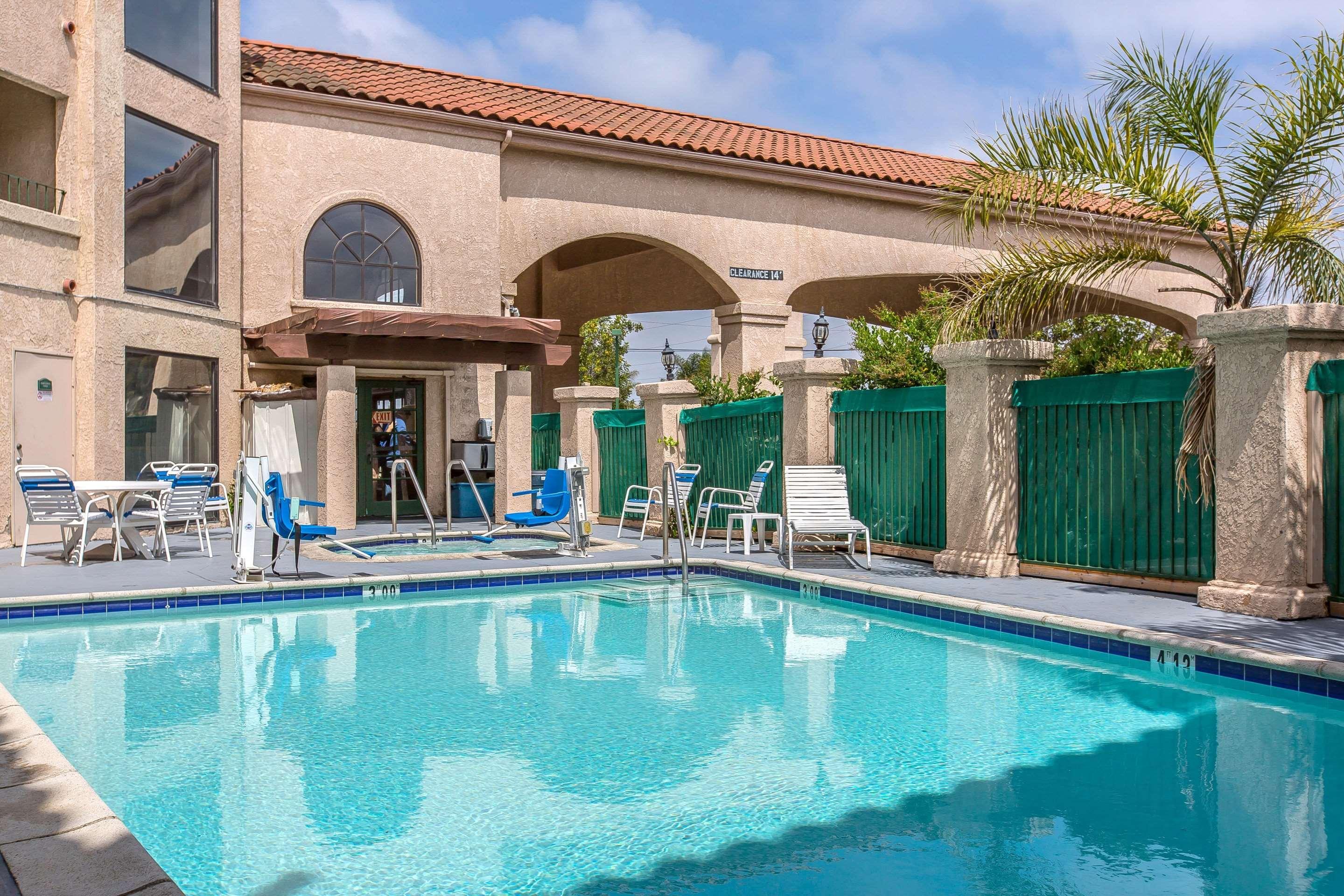 Quality Inn & Suites Camarillo-Oxnard Exterior photo