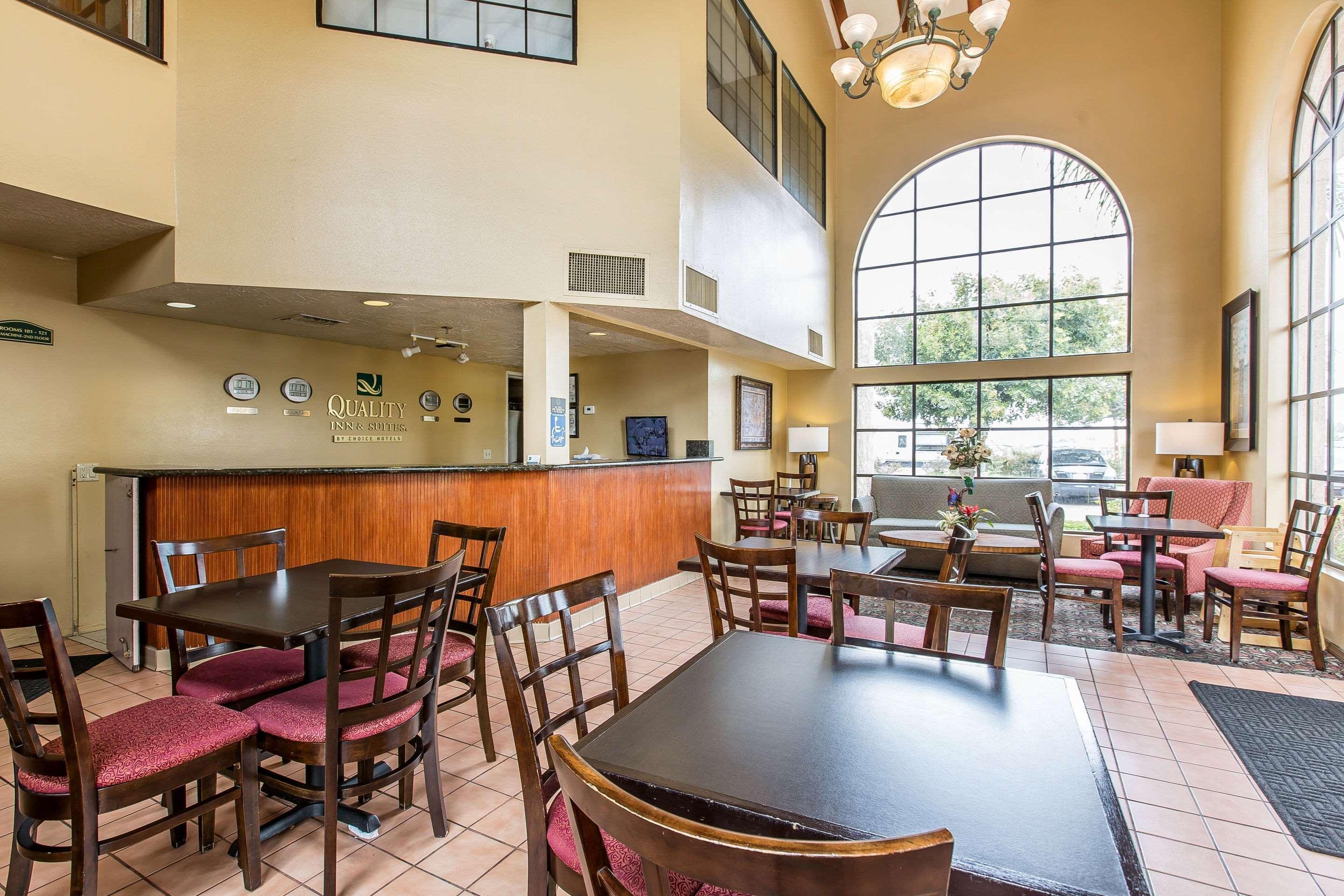 Quality Inn & Suites Camarillo-Oxnard Exterior photo