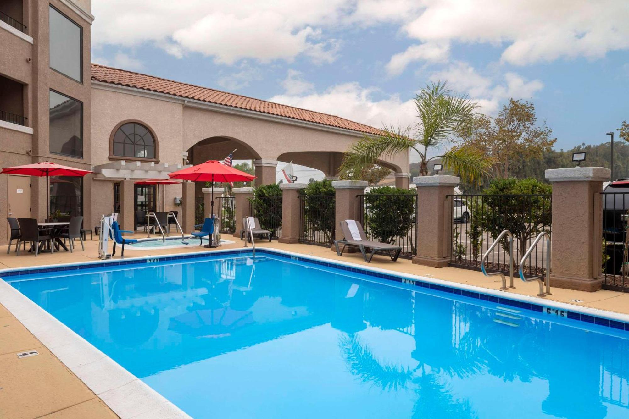 Quality Inn & Suites Camarillo-Oxnard Exterior photo