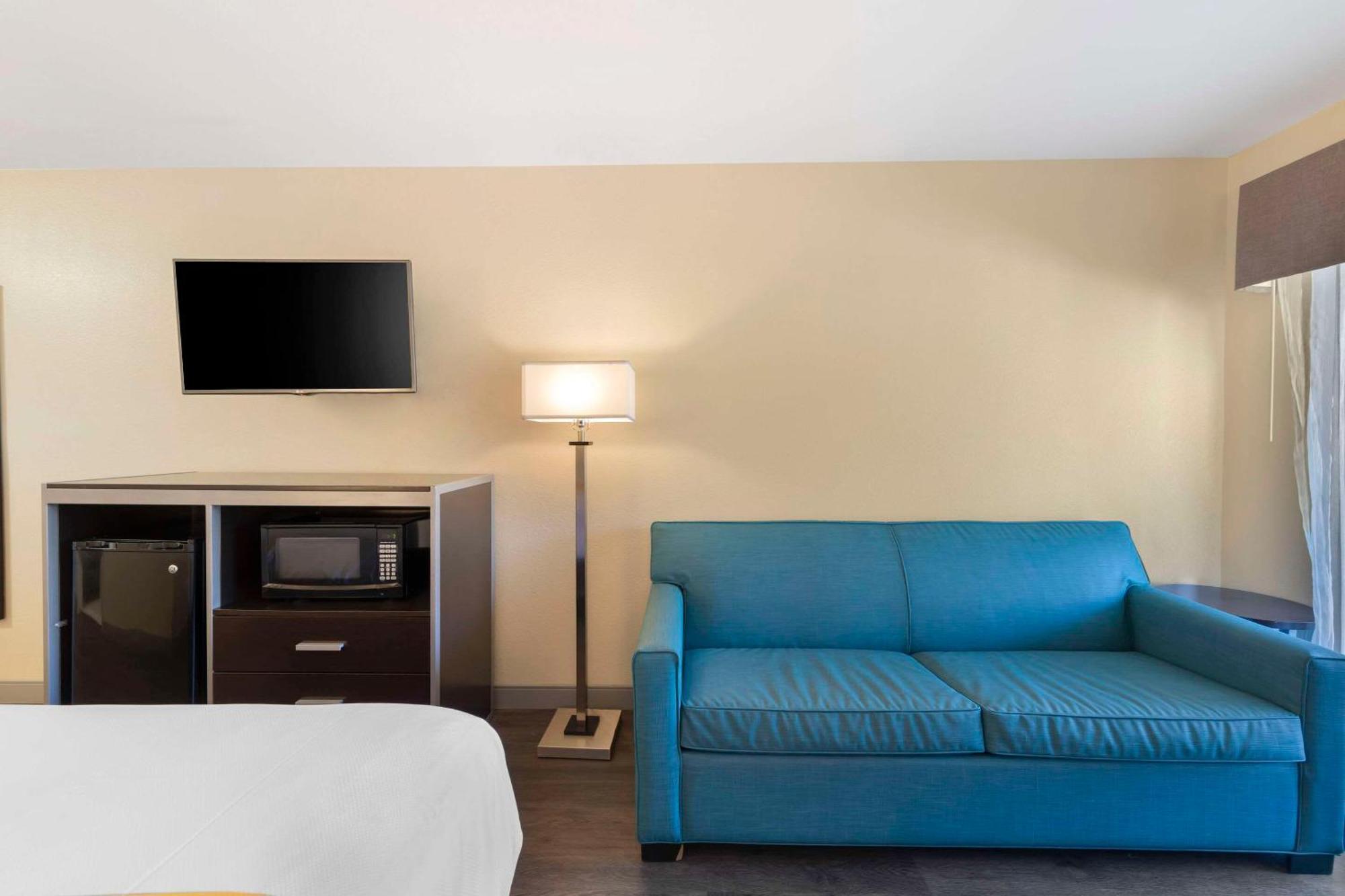 Quality Inn & Suites Camarillo-Oxnard Exterior photo