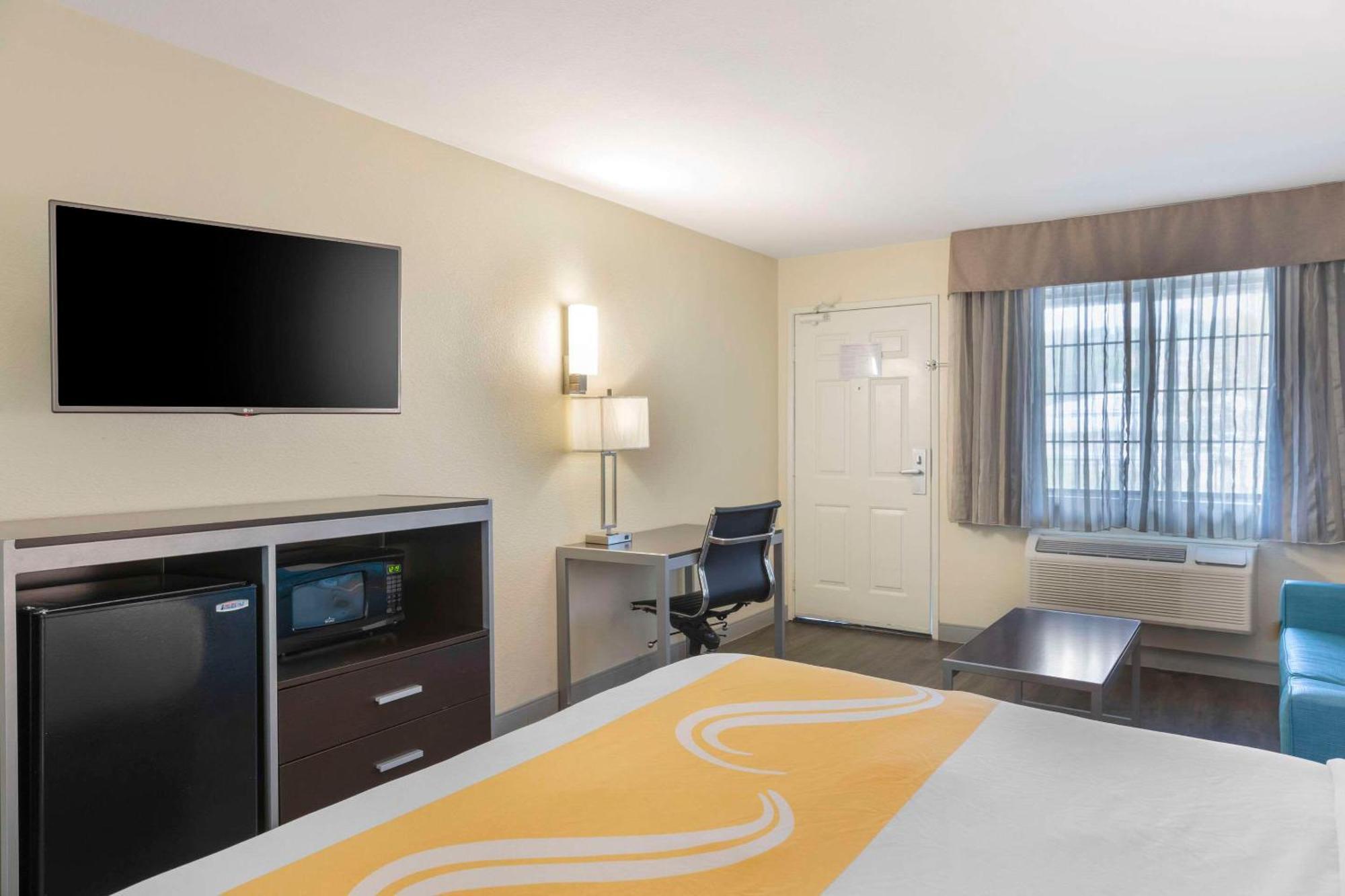 Quality Inn & Suites Camarillo-Oxnard Exterior photo
