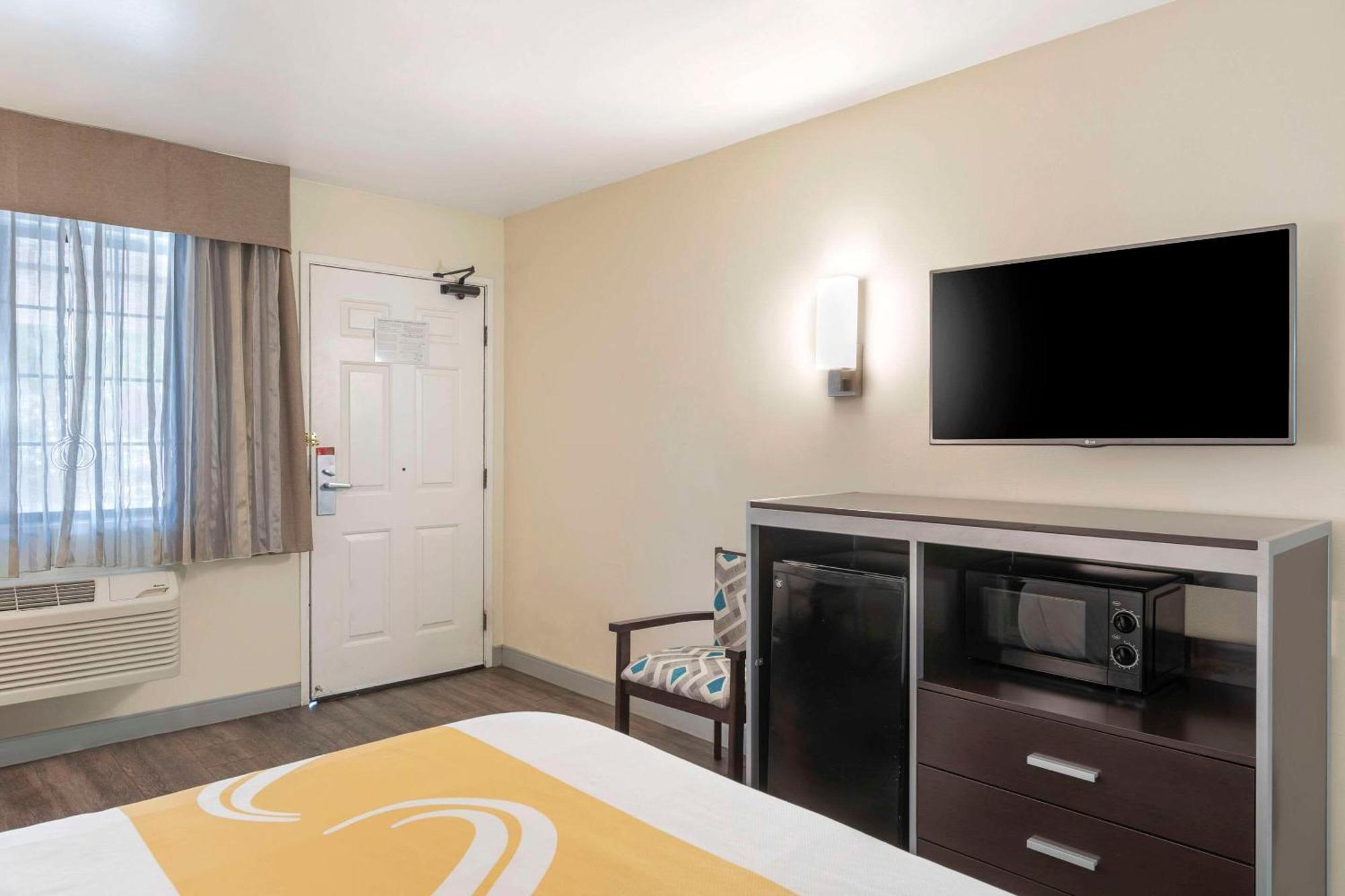 Quality Inn & Suites Camarillo-Oxnard Exterior photo