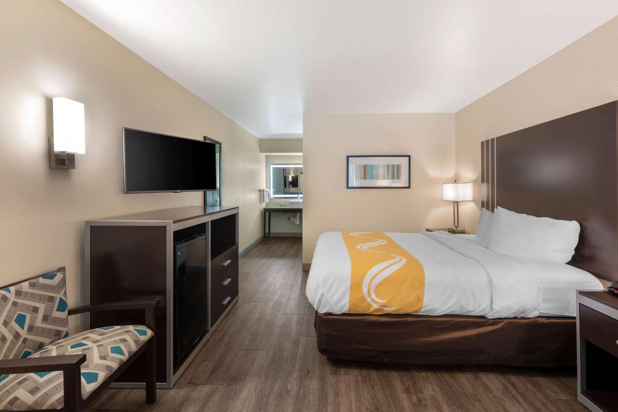 Quality Inn & Suites Camarillo-Oxnard Exterior photo