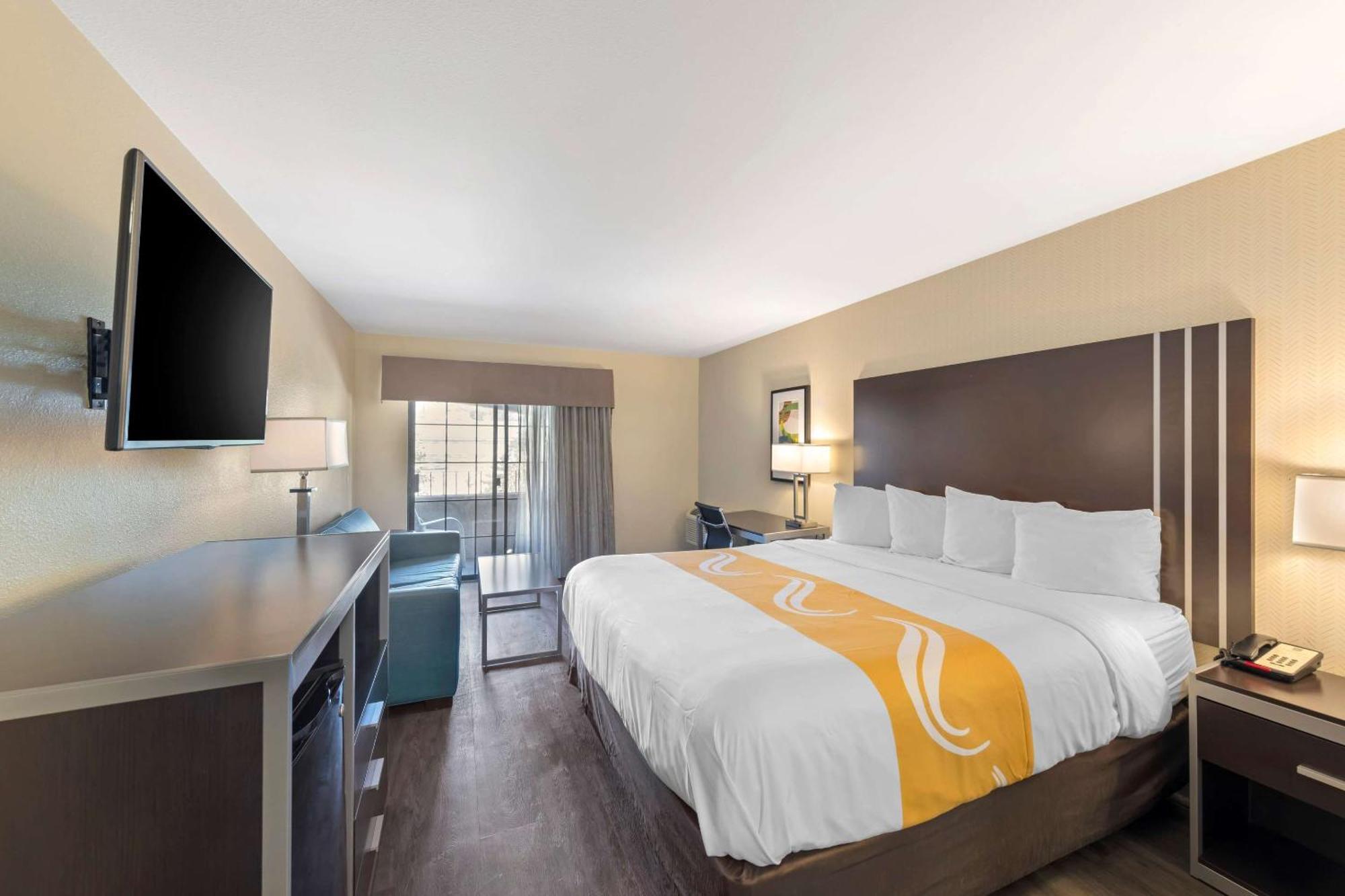 Quality Inn & Suites Camarillo-Oxnard Exterior photo