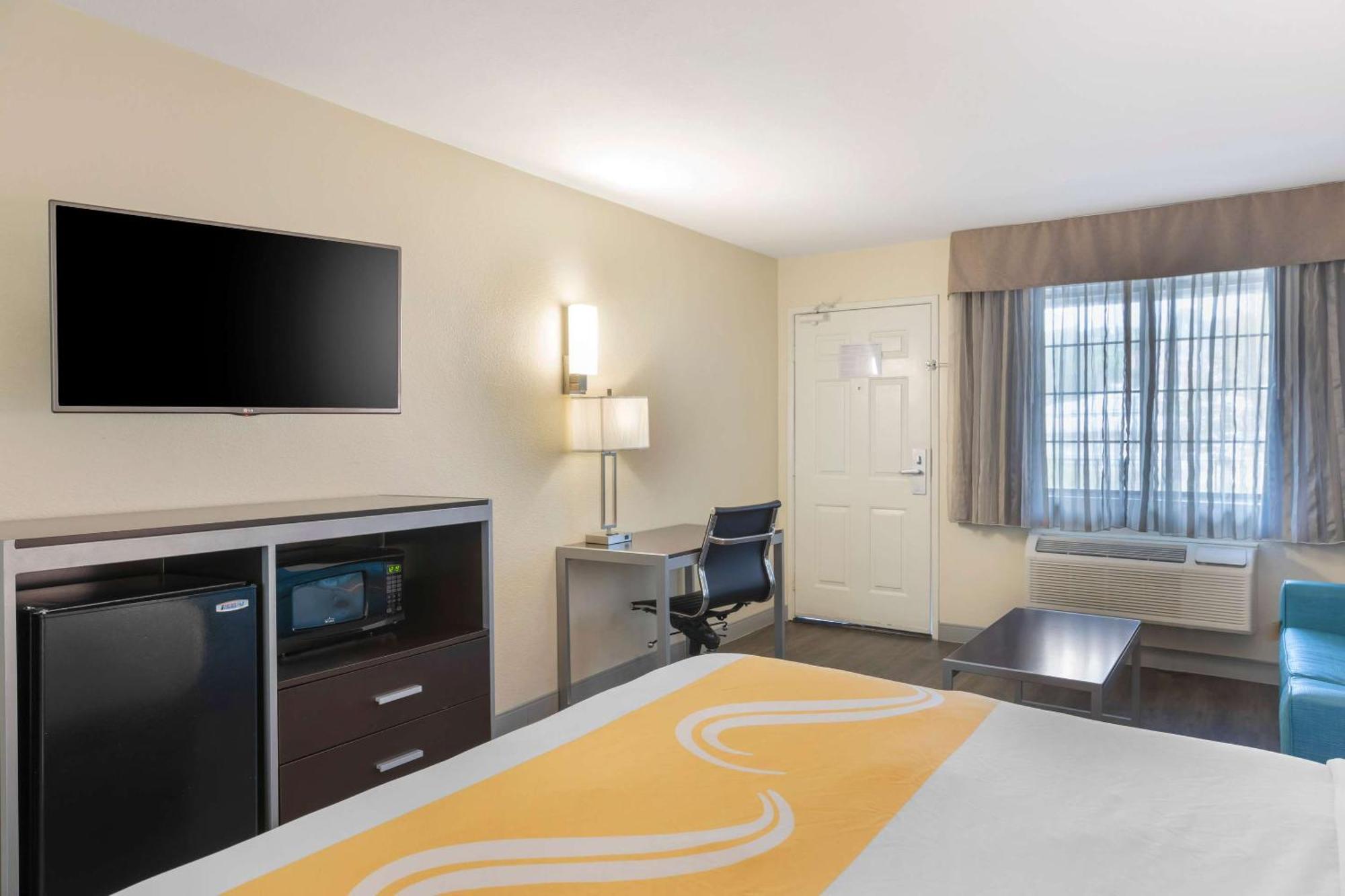 Quality Inn & Suites Camarillo-Oxnard Exterior photo
