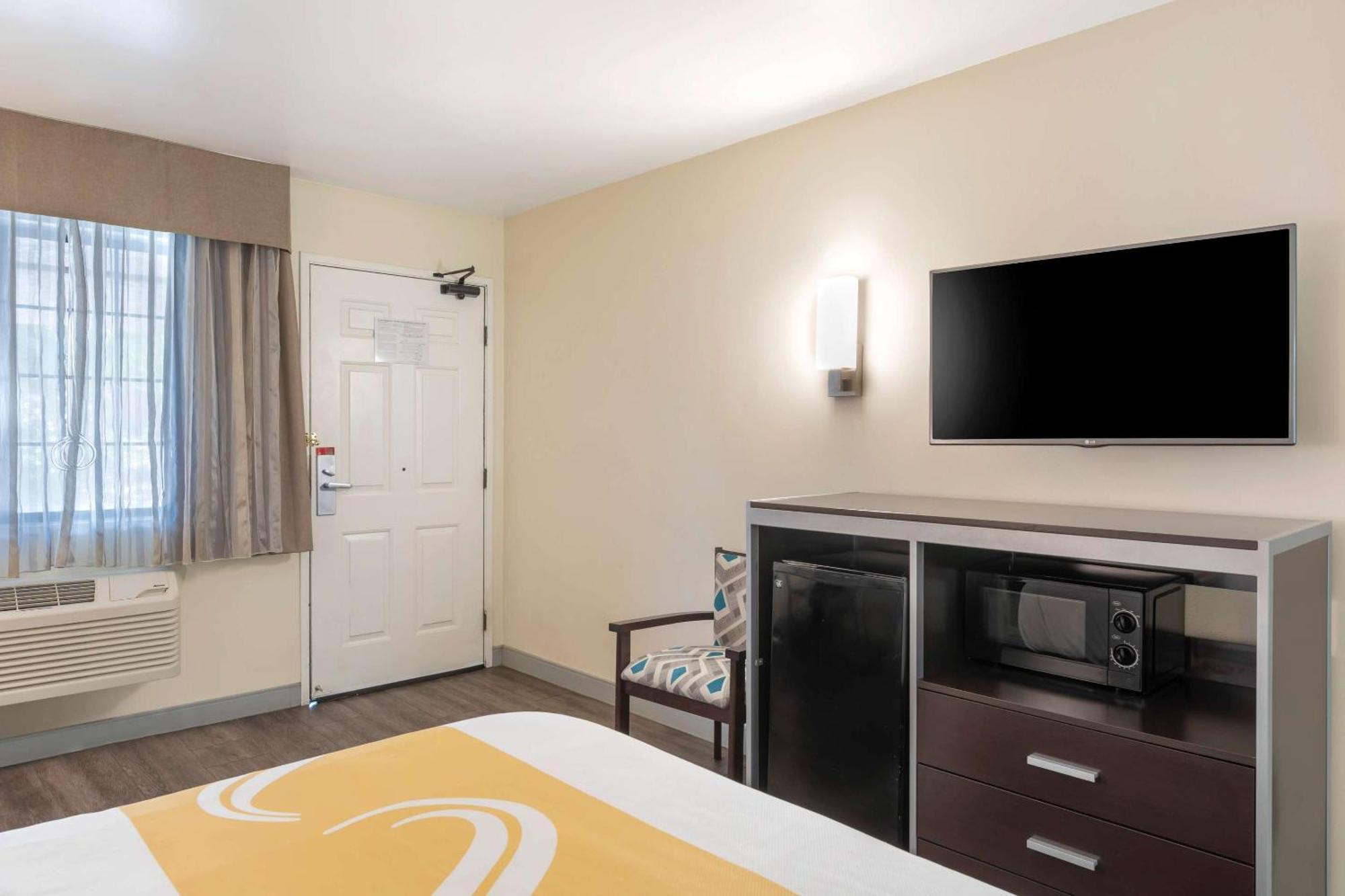 Quality Inn & Suites Camarillo-Oxnard Exterior photo