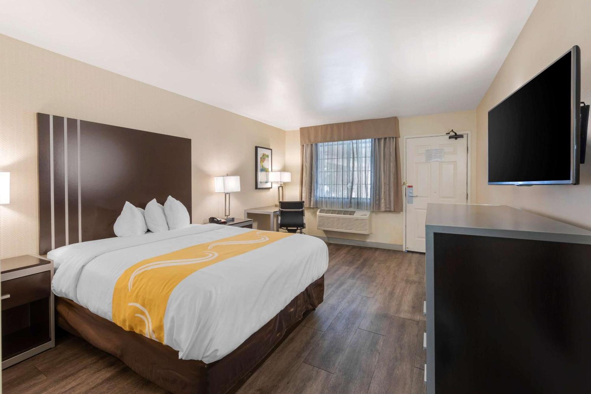 Quality Inn & Suites Camarillo-Oxnard Exterior photo